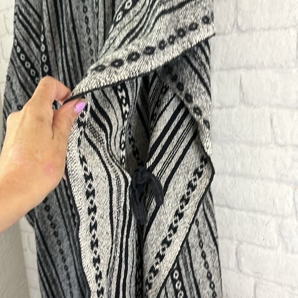 Boho Poncho Made in Nepal - Picture 8 of 10